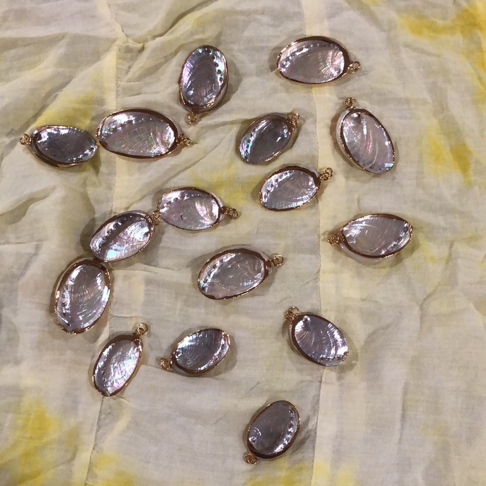 Shell Pendants - Picture 4 of 10